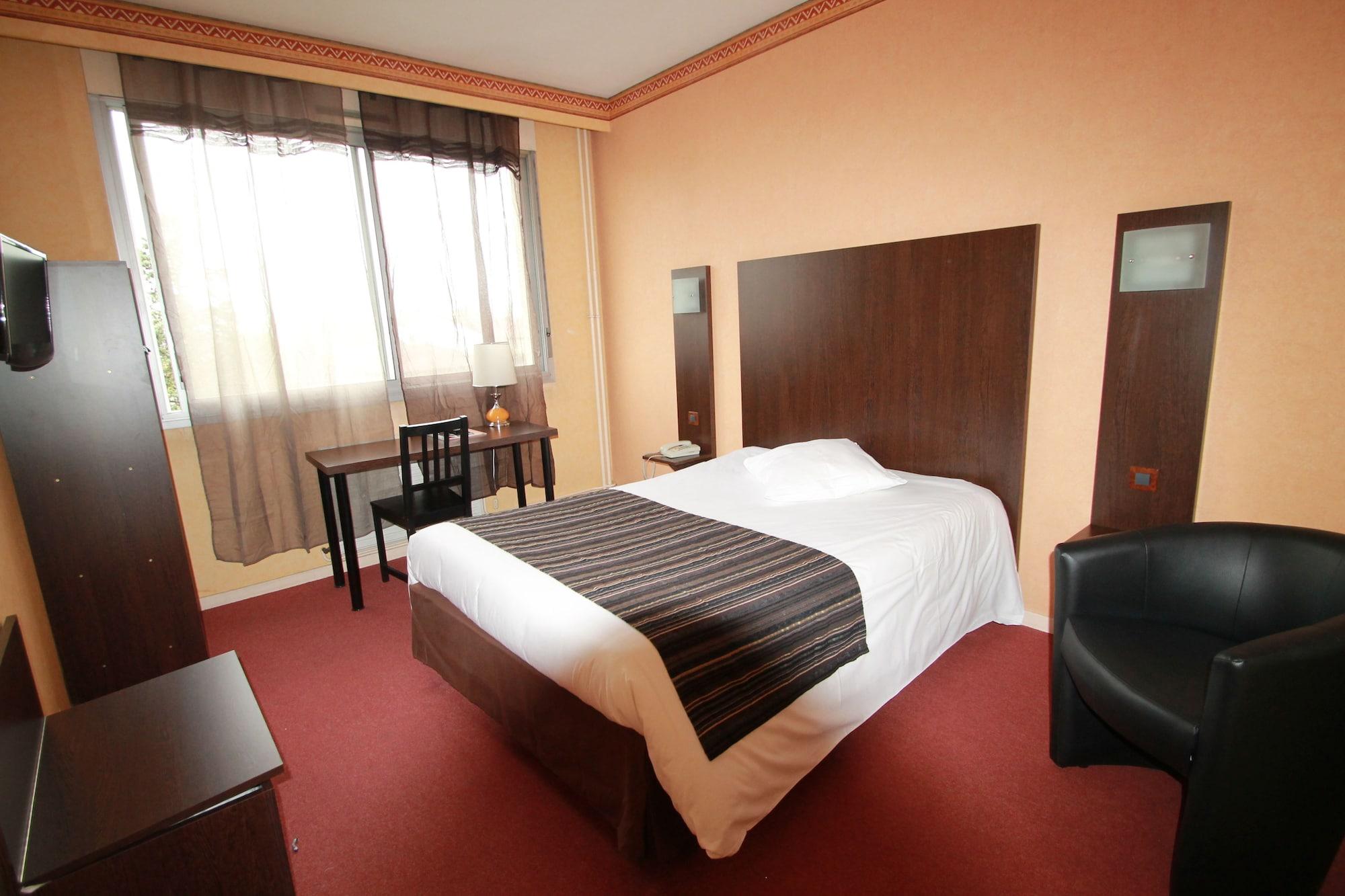 Adonis Lyon Est Hotel Artys Saint-Priest-en-Jarez Zewnętrze zdjęcie