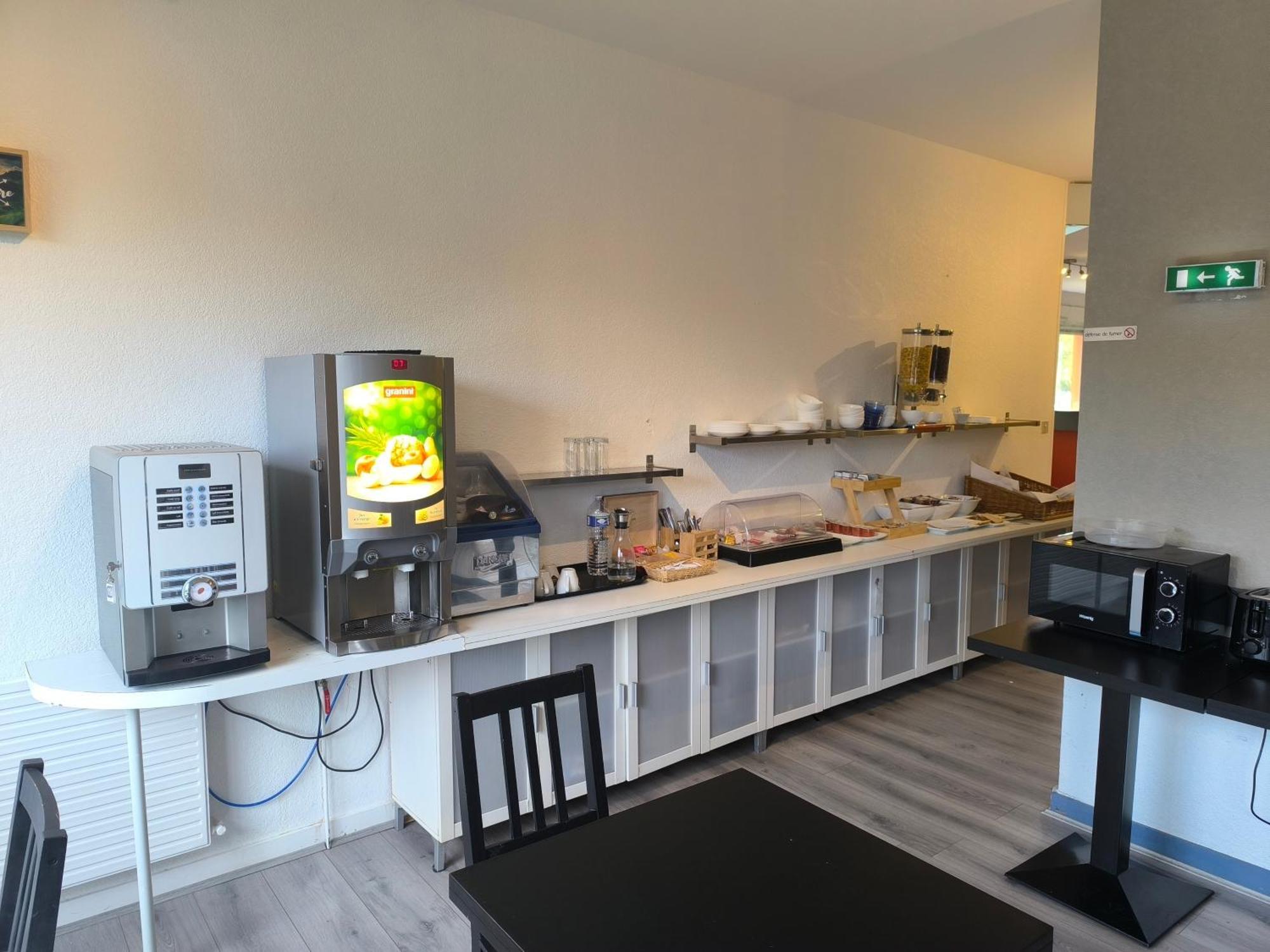Adonis Lyon Est Hotel Artys Saint-Priest-en-Jarez Zewnętrze zdjęcie