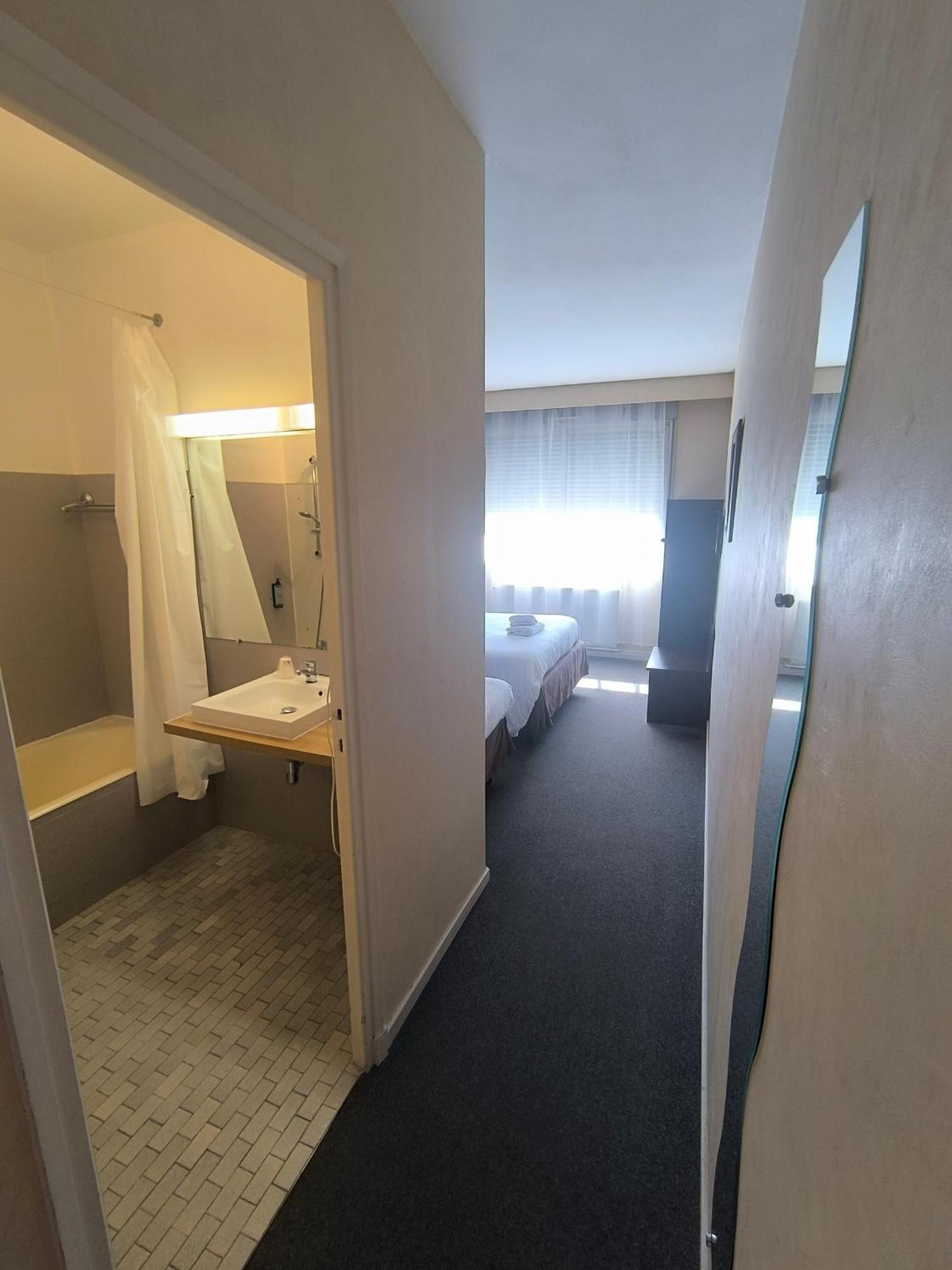 Adonis Lyon Est Hotel Artys Saint-Priest-en-Jarez Zewnętrze zdjęcie