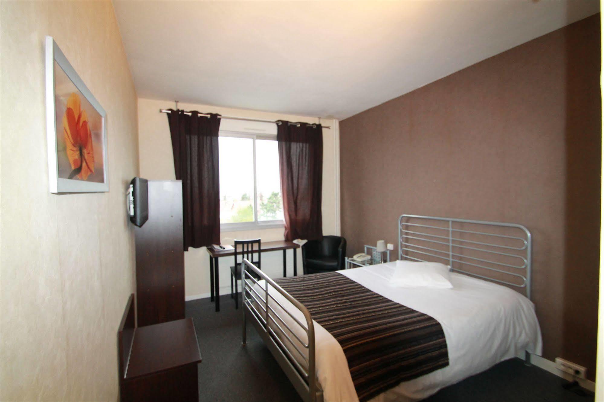 Adonis Lyon Est Hotel Artys Saint-Priest-en-Jarez Zewnętrze zdjęcie